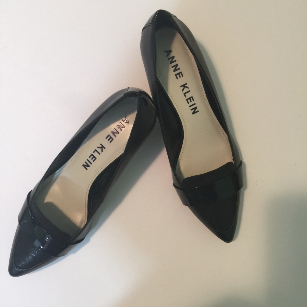 SOLD****Anne Klein Black Pump Shoes Size 10
